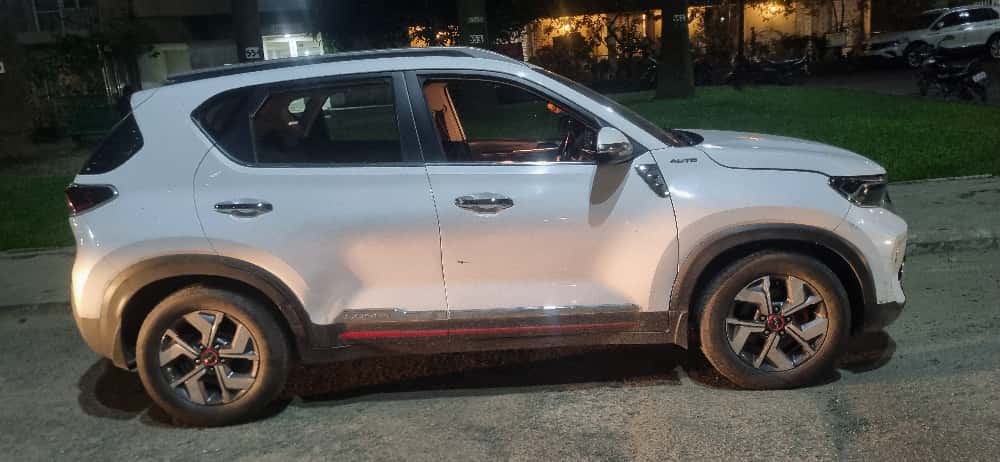 Kia Sonet(2020-2022) Gtx Plus 1.5 At Dual Tone